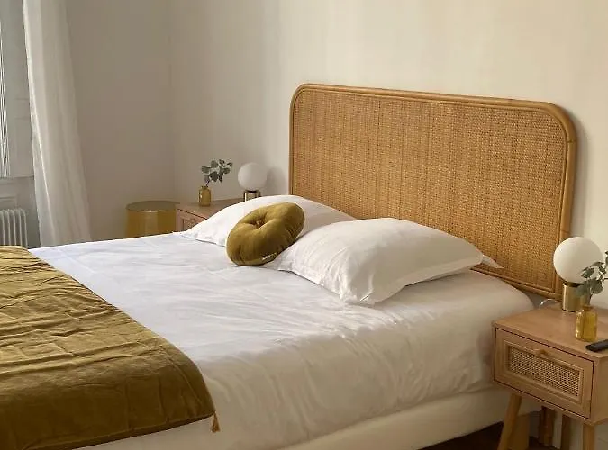 Appartement Tour Eiffel/luxury N°6 *