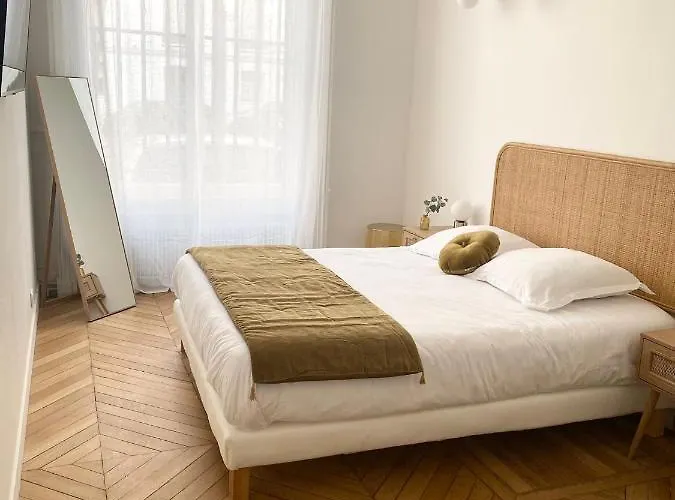Lejlighed Tour Eiffel/luxury N°6 *